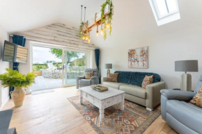 The Cow Stalls - Stunning Farmhouse with Wonderful Views and Garden - Close to Corfe Castle